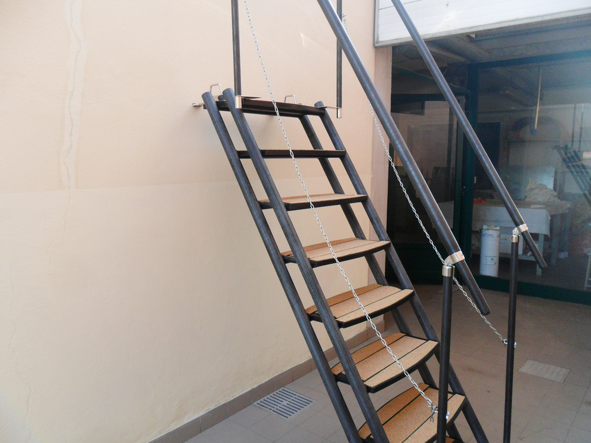 Carbon fiber boarding stairs